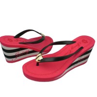 Juicy Couture Flip Flops Signture Crown Wedge Red/Black Juicy Couture Flip Flops Signture Crown Wedge Red/Black
